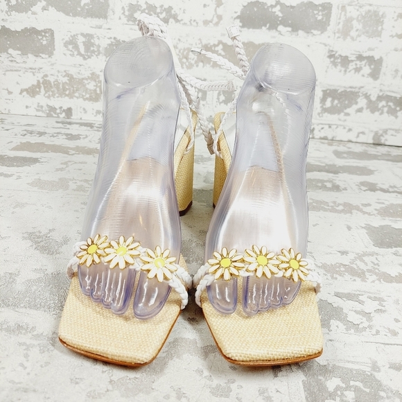 NEW Schutz Hina Women's Daisy Floral White Summer Block Heel Sandals I711 - Picture 3 of 13